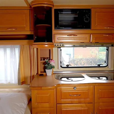 Mietwohnwagen 1010 Campsite